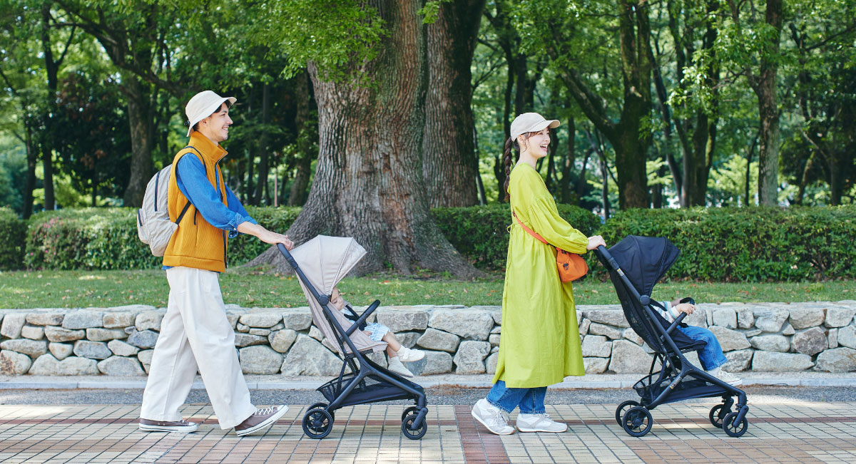 車移動、 旅行、 公園、ショッピングモールどこへでも！